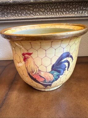 Fitz and Floyd Yellow Rooster Ceramic planter with Gold Trim